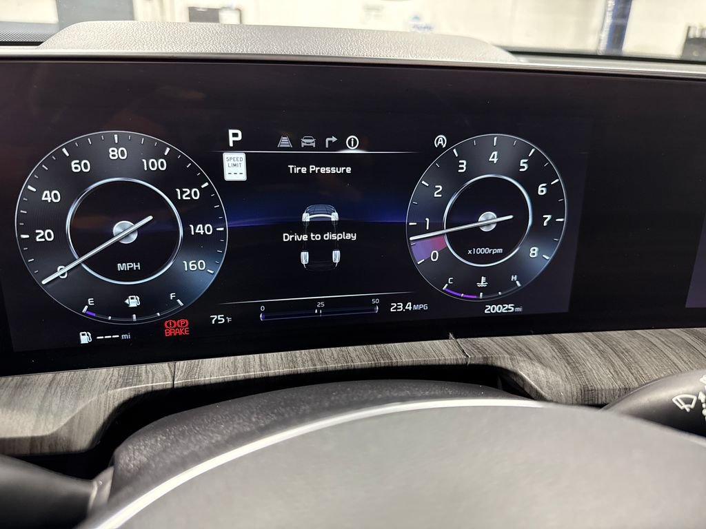Used 2025 Kia Telluride SX w/ SX Captain's Chair Package AWD/4WD image 4