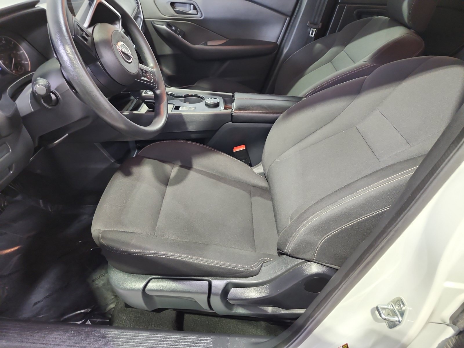 Used 2024 Nissan Rogue S AWD/4WD image 9