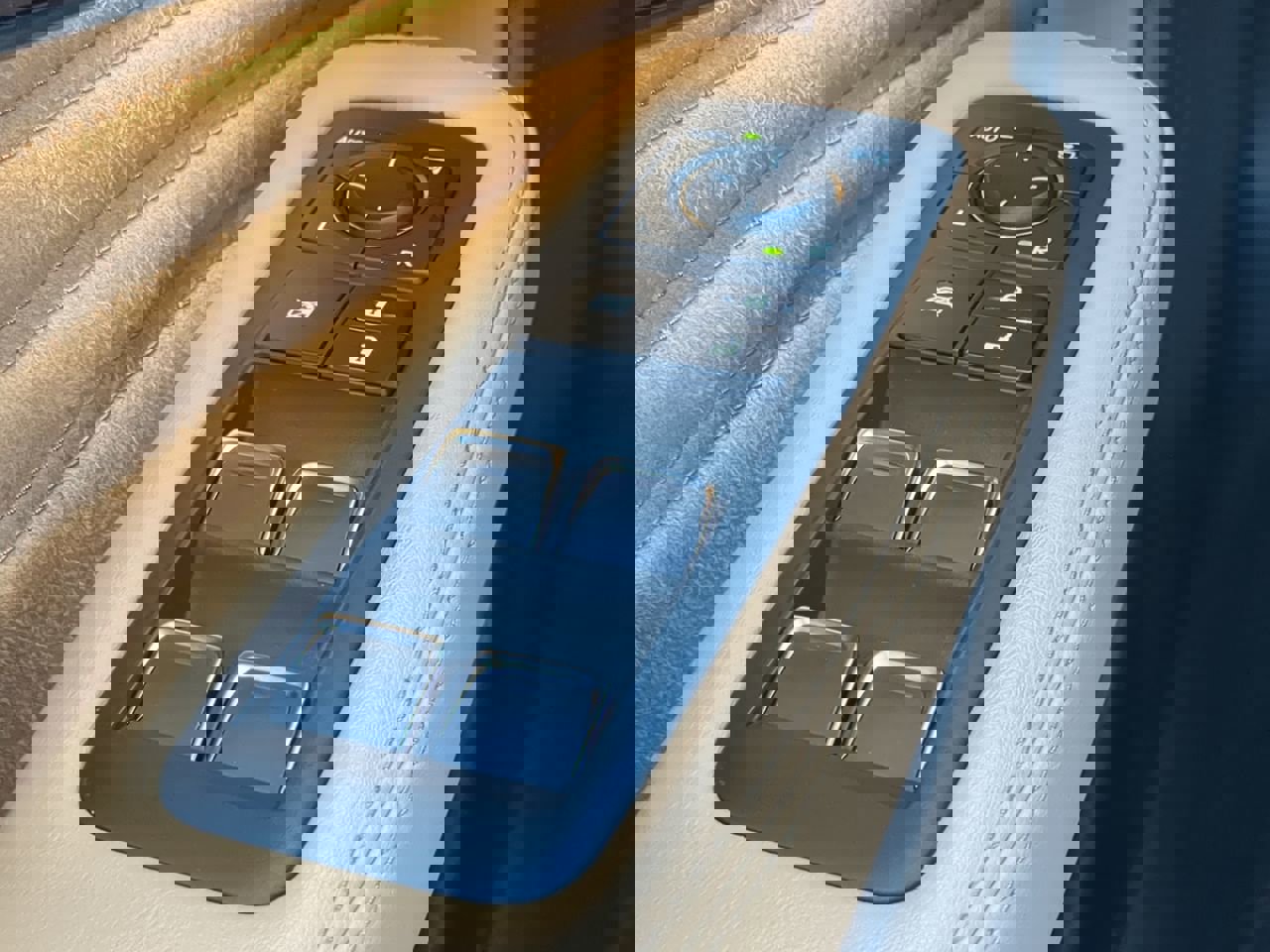 Used 2023 Lexus LS 500 w/ Accessory Package (Z2) image 26