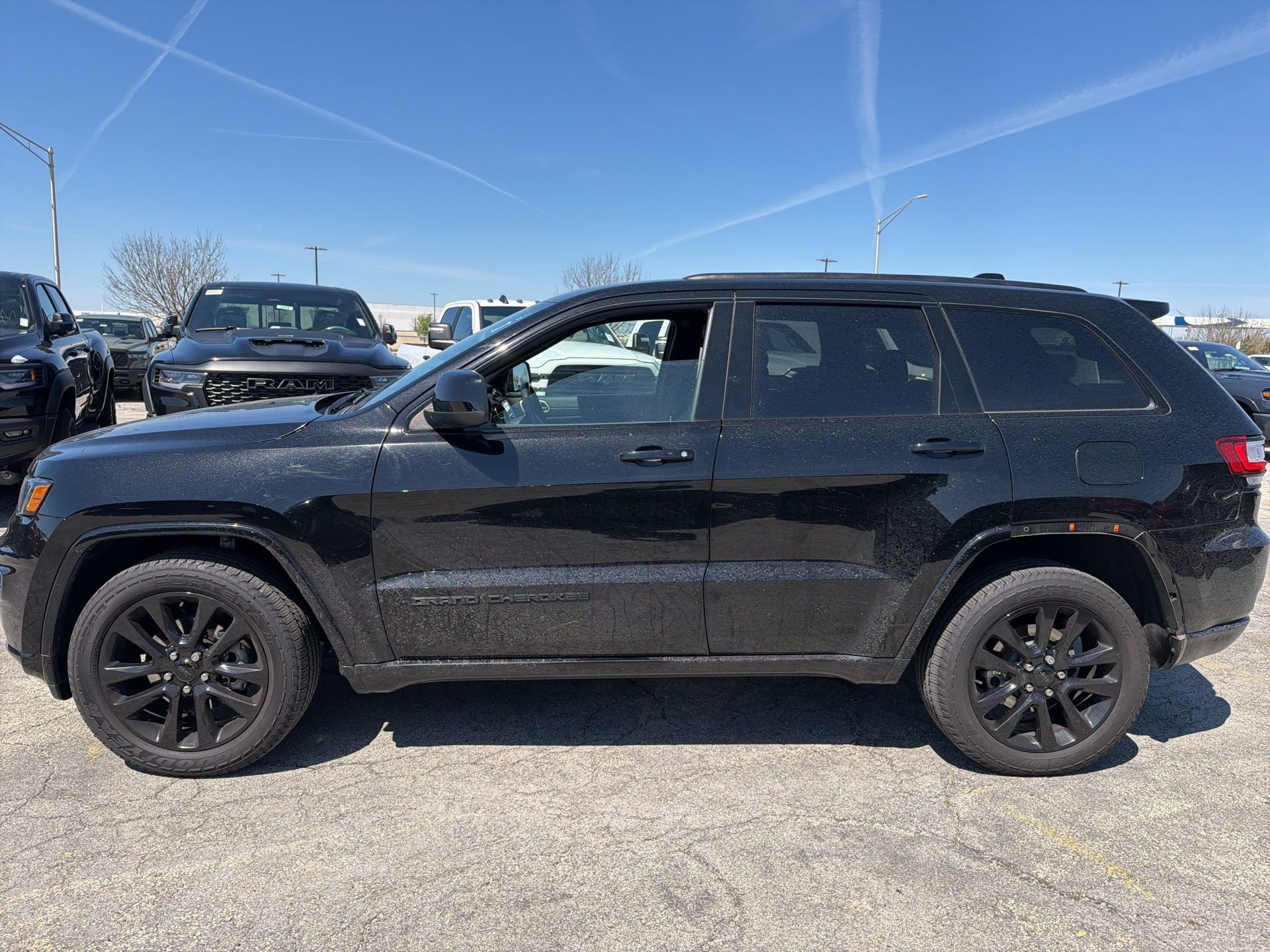 Used 2019 Jeep Grand Cherokee Altitude AWD/4WD image 2