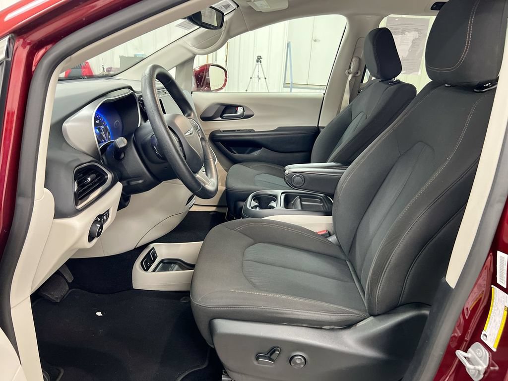 Used 2020 Chrysler Pacifica Touring w/ Advanced Safetytec Group FWD image 19