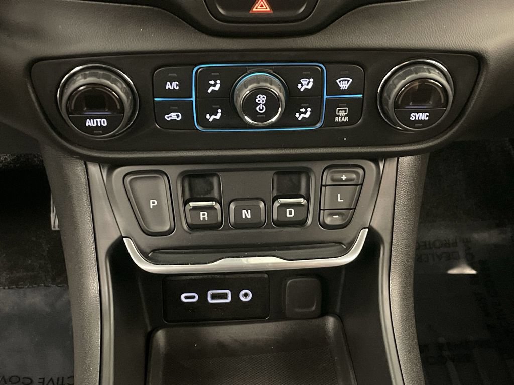 Used 2019 GMC Terrain SLE w/ Driver Convenience Package FWD image 11