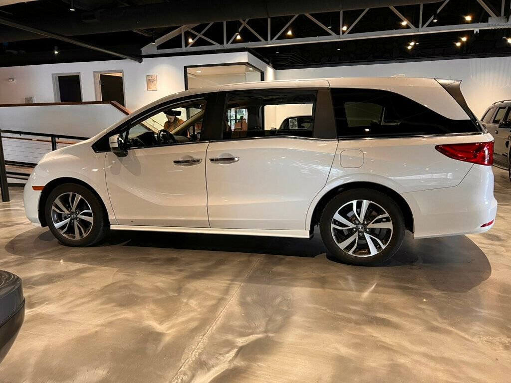Used 2023 Honda Odyssey Touring image 2