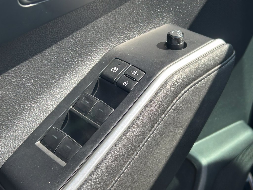 Used 2023 Toyota Highlander XSE FWD image 27