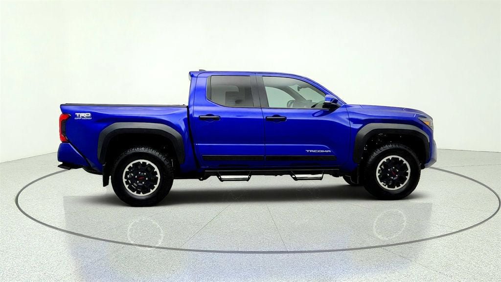 Used 2024 Toyota Tacoma TRD Off-Road w/ TRD Off Road Upgrade Package AWD/4WD image 4