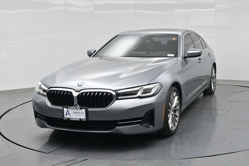 Used 2023 BMW 540i w/ Convenience Package RWD image 2