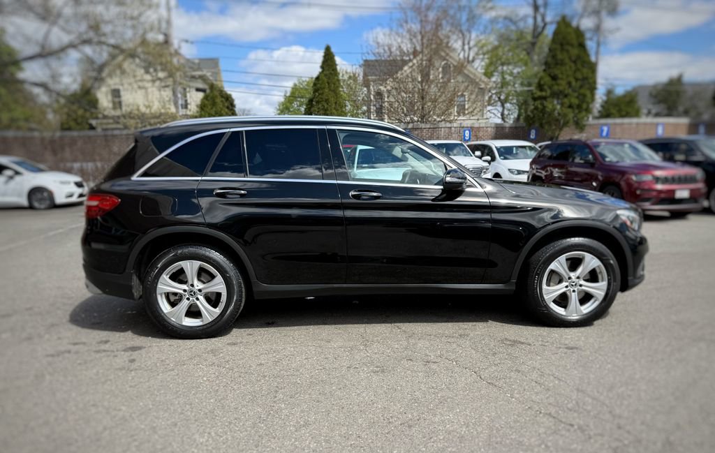 Used 2017 Mercedes-Benz GLC 300 4MATIC image 4