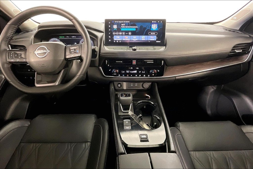 Used 2025 Nissan Rogue Platinum w/ Tech Package FWD image 17