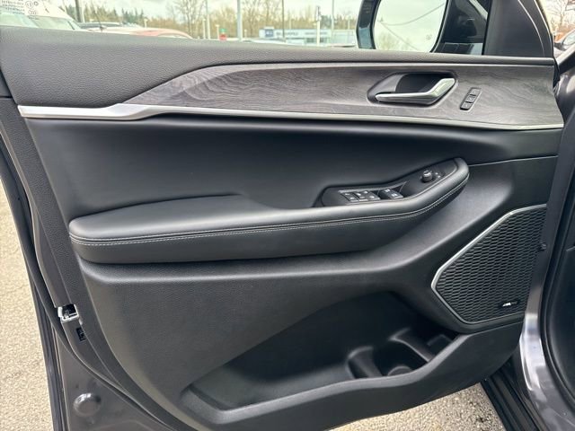 Used 2024 Jeep Grand Cherokee Limited w/ Luxury Tech Group II image 22