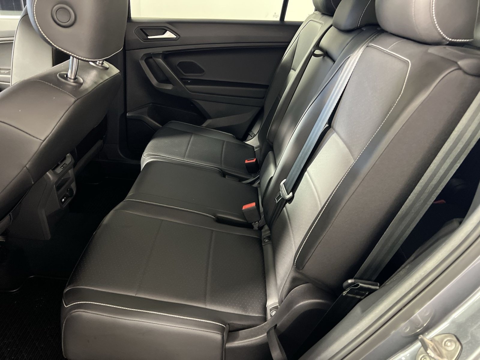 Used 2021 Volkswagen Tiguan SE w/ Panoramic Sunroof Package AWD/4WD image 25