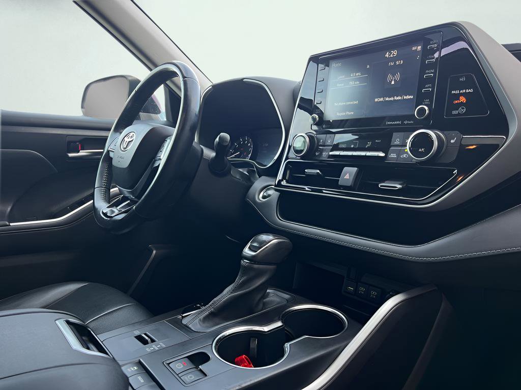 Used 2020 Toyota Highlander XLE image 36