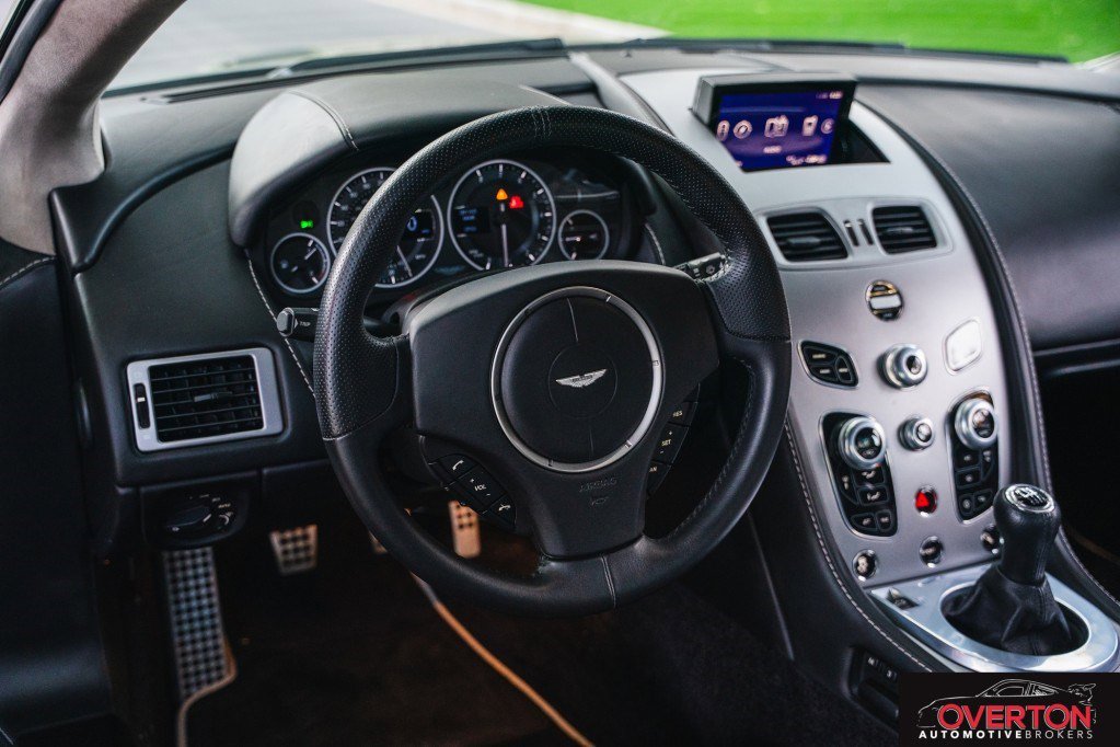 Used 2017 Aston Martin V12 Vantage S image 21