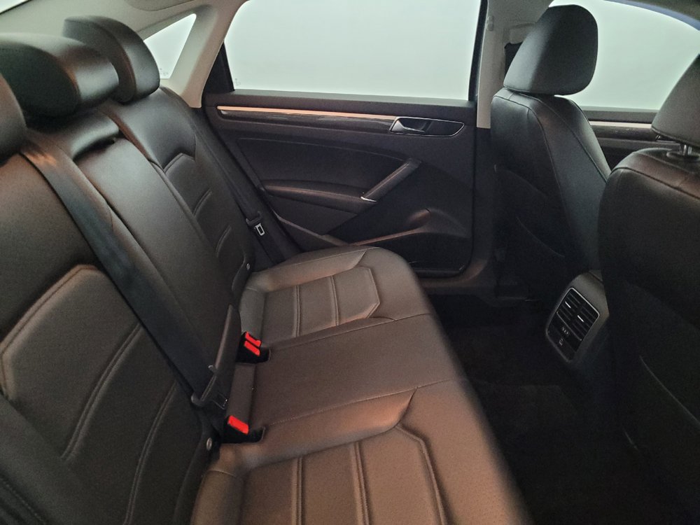 Used 2018 Volkswagen Passat 2.0T SE FWD image 19