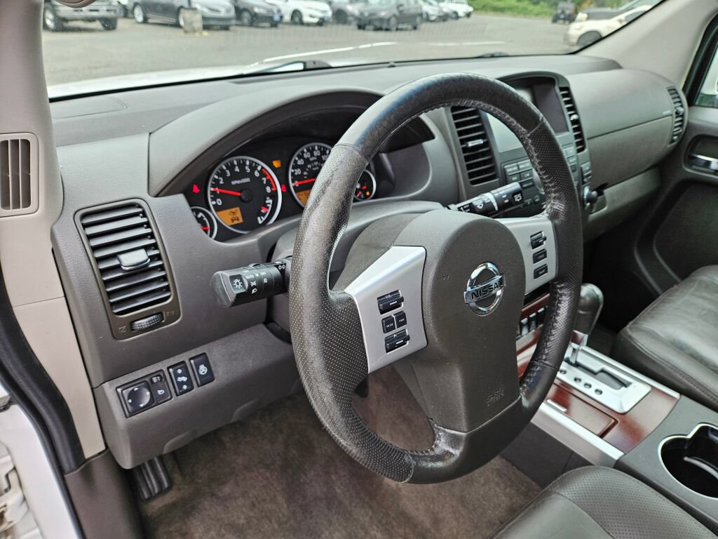Used 2008 Nissan Pathfinder LE AWD/4WD image 16