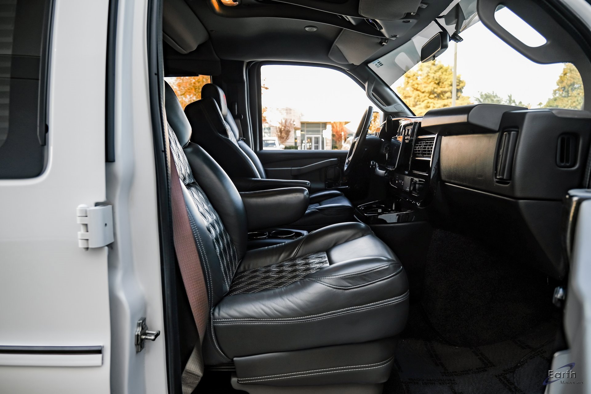 Used 2023 Chevrolet Express 2500 image 47