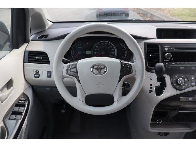 Used 2011 Toyota Sienna LE image 10