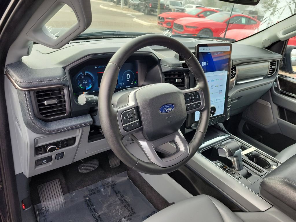 Used 2025 Ford F150 Lightning Flash image 17