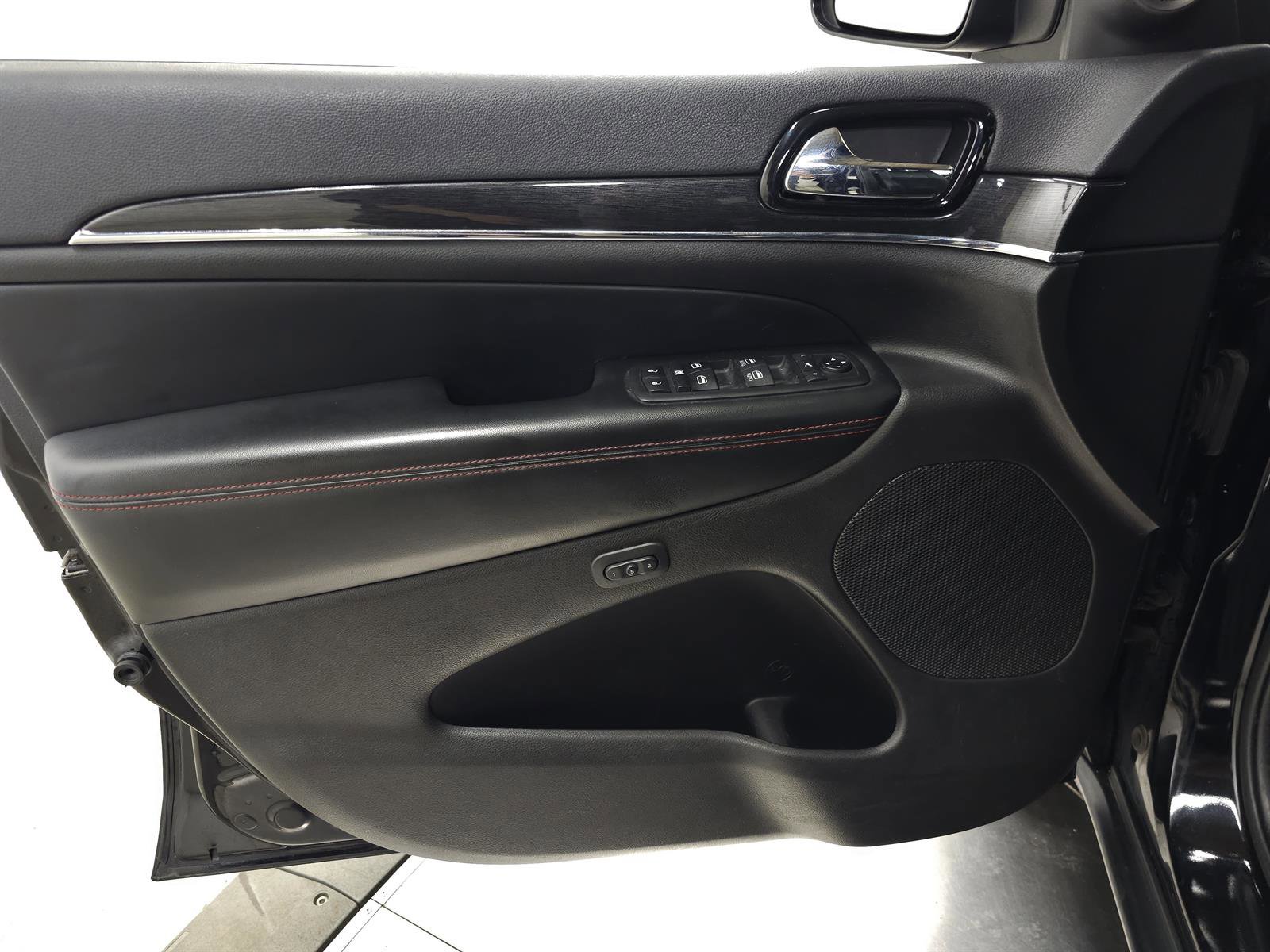 Used 2020 Jeep Grand Cherokee Trailhawk AWD/4WD image 13