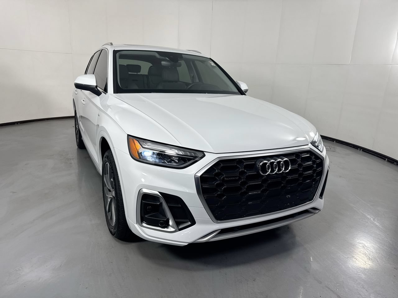Used 2024 Audi Q5 2.0T Premium Plus AWD/4WD image 3