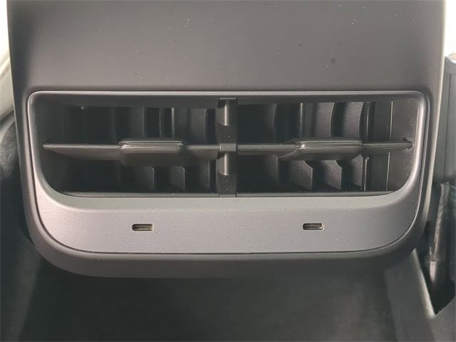 Used 2024 Tesla Model Y Performance image 17