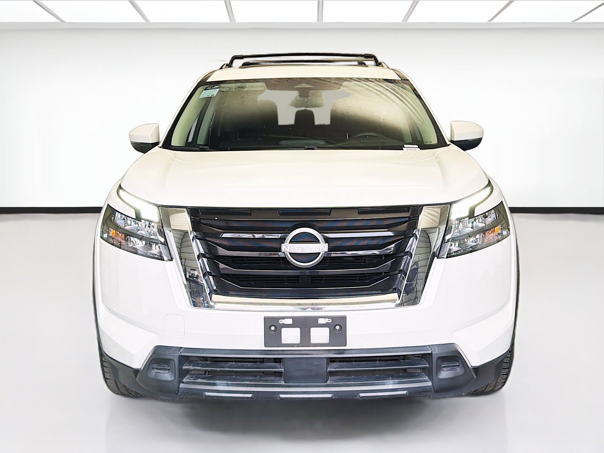 Used 2023 Nissan Pathfinder SV w/ SV Premium Package FWD image 2