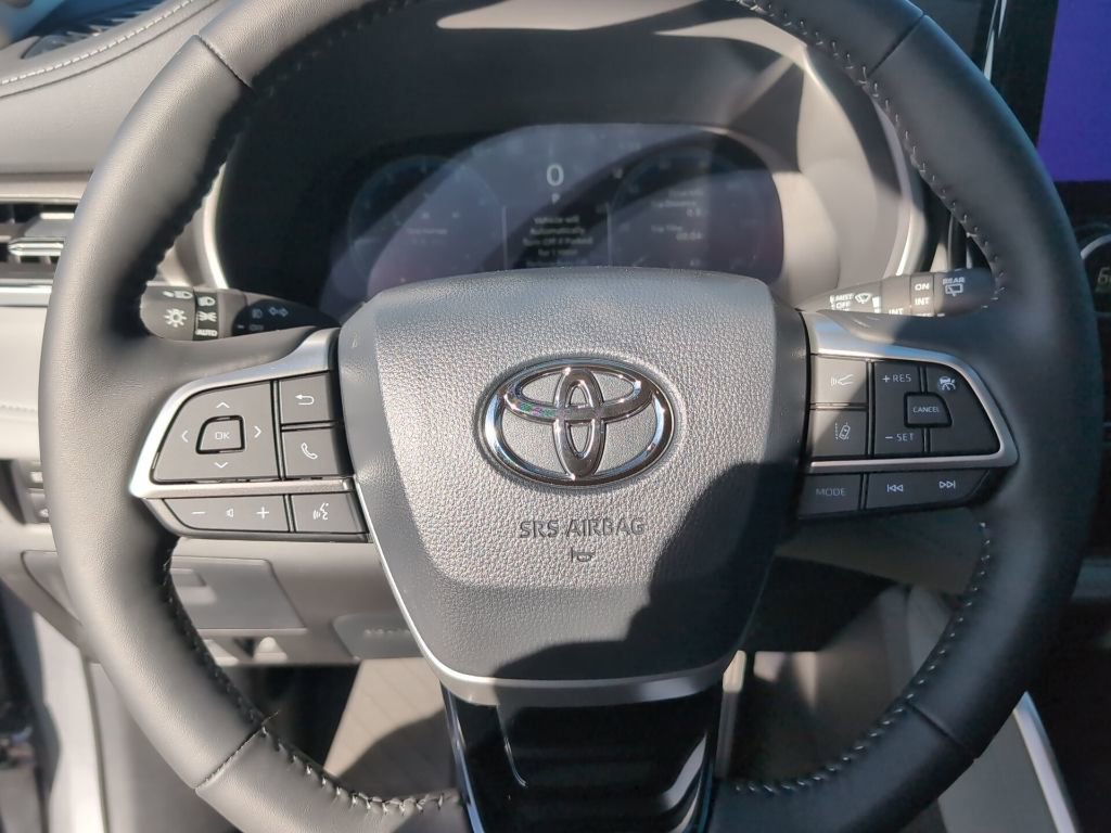 Used 2026 Toyota Highlander Limited image 12