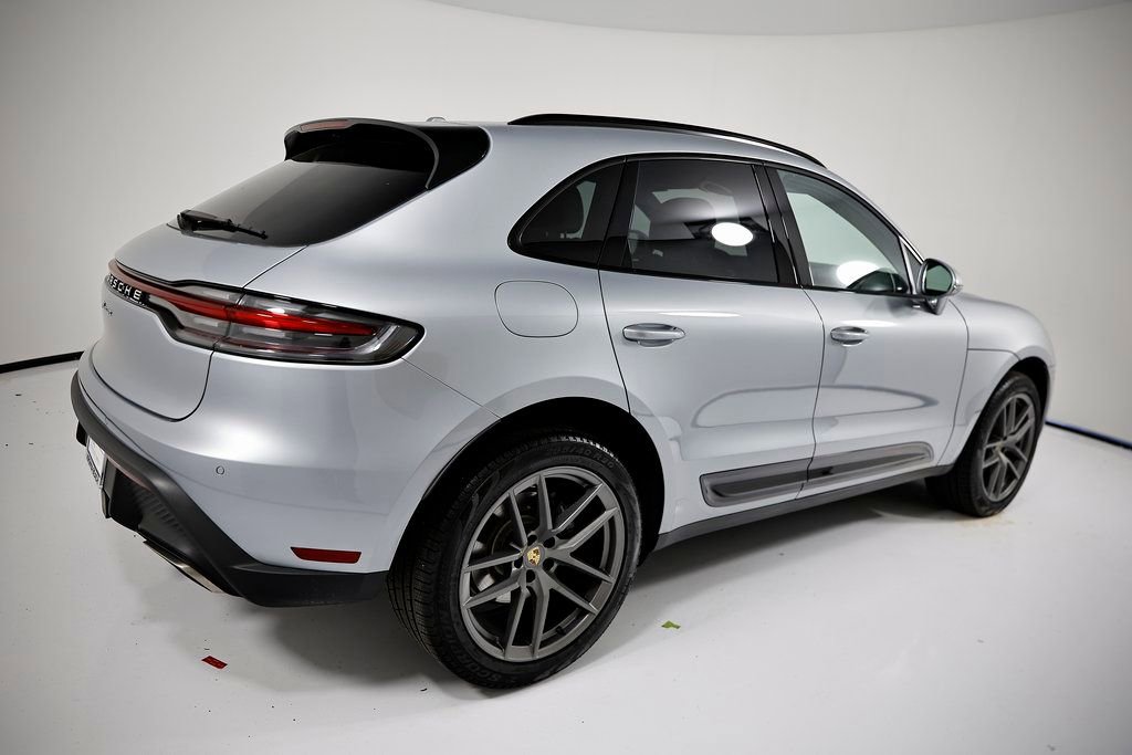 Certified 2025 Porsche Macan image 7