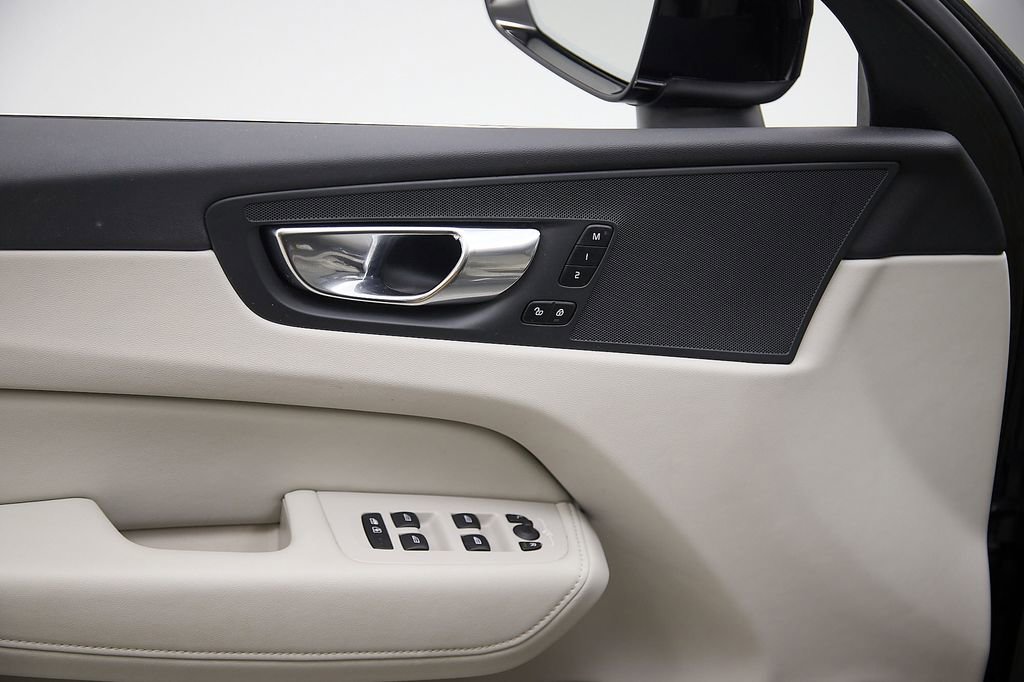Certified 2023 Volvo XC60 B5 Plus w/ Climate Package image 11
