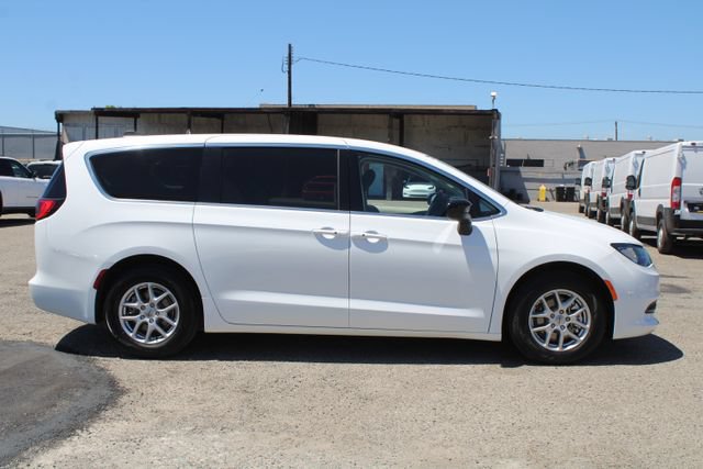 Used 2024 Chrysler Voyager LX FWD image 3