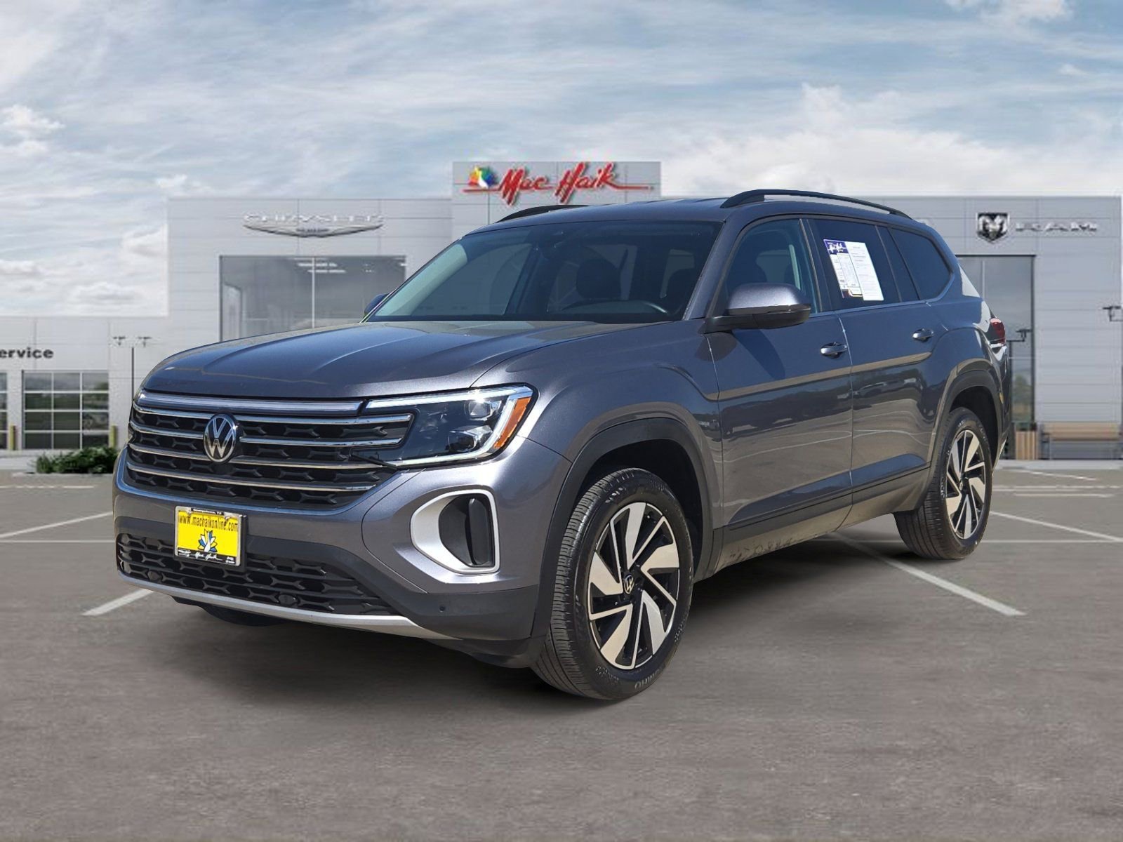Used 2025 Volkswagen Atlas SE FWD image 1
