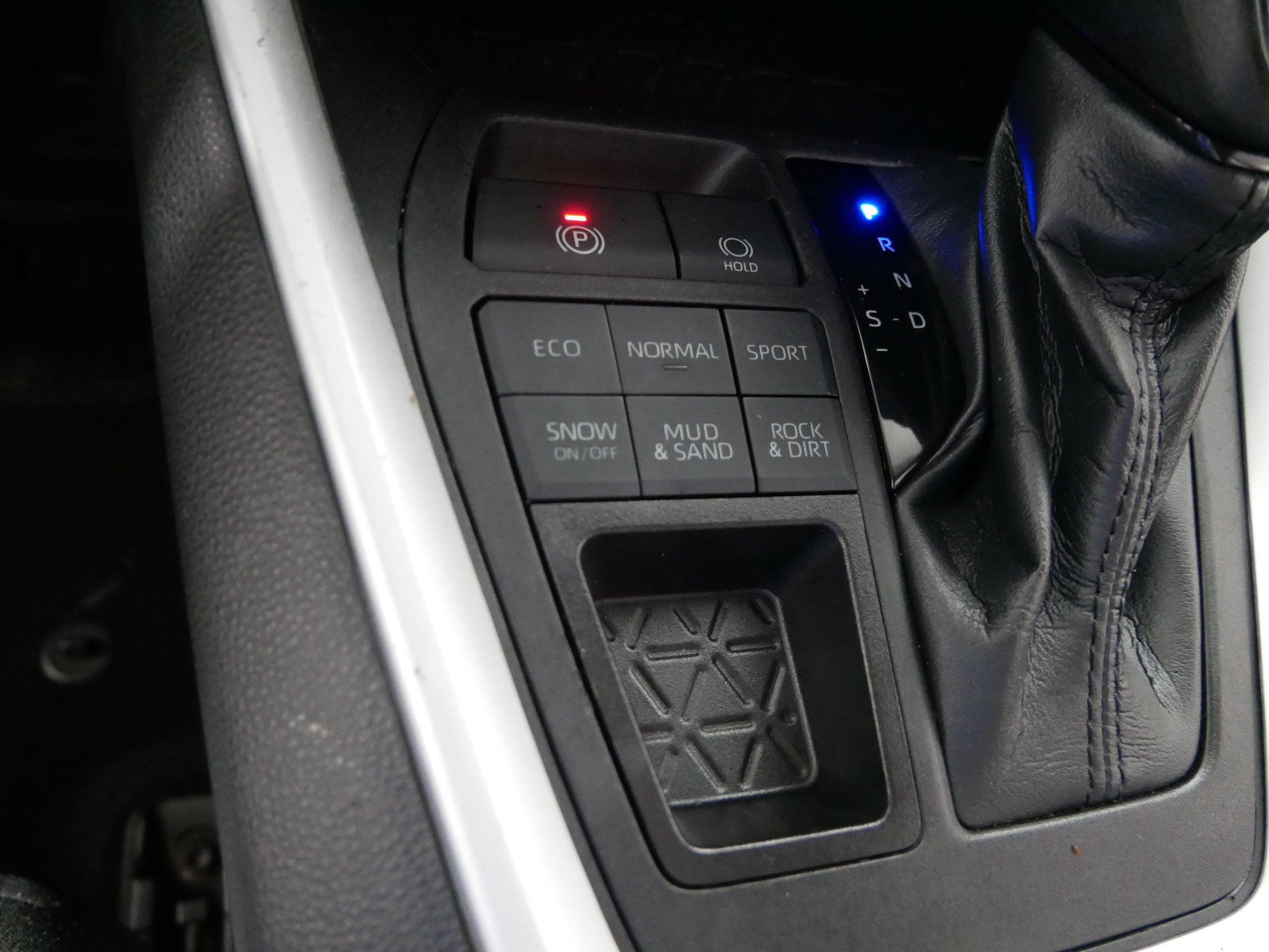Used 2022 Toyota RAV4 XLE AWD/4WD image 29