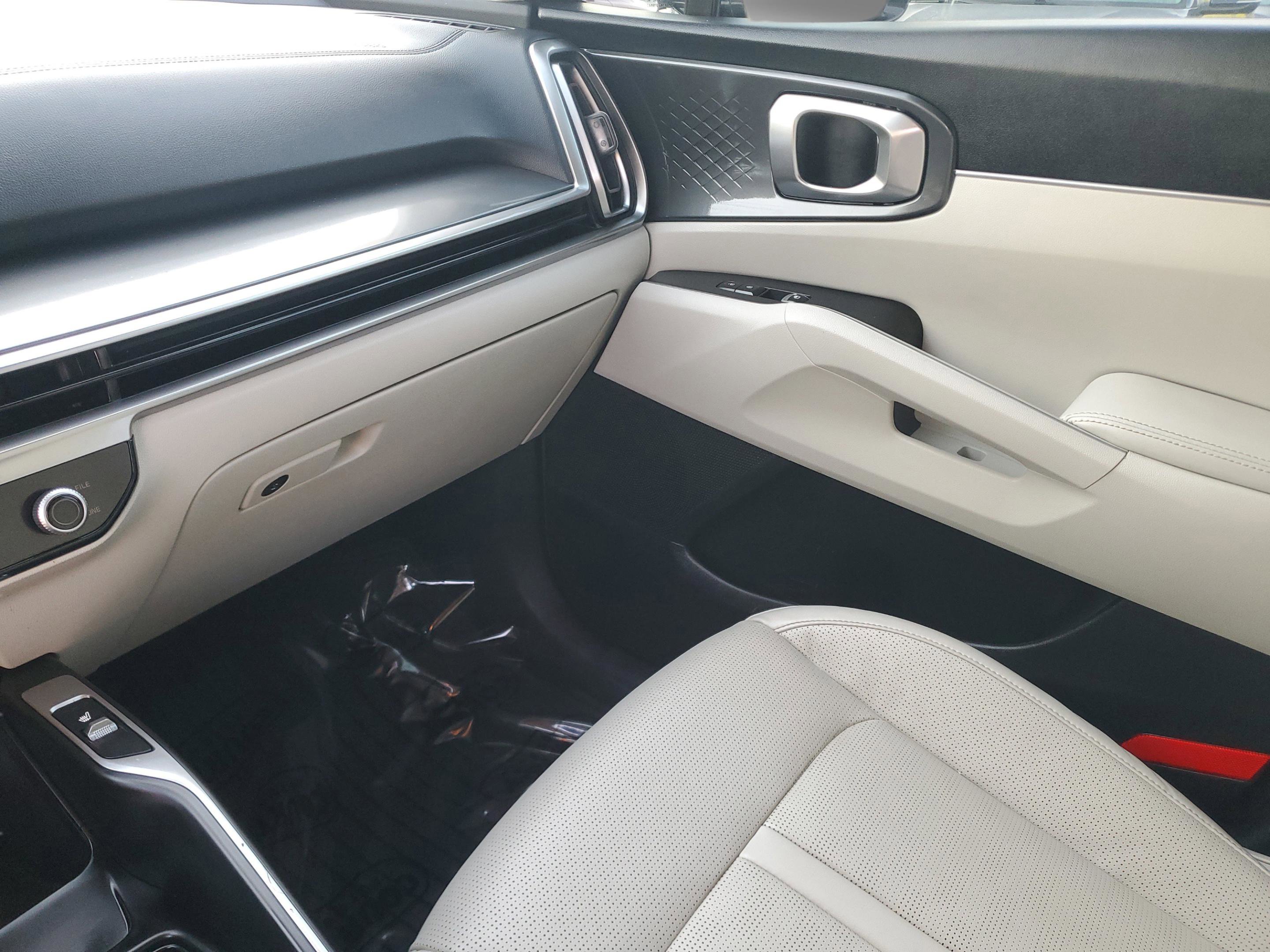 Certified 2025 Kia Sorento S image 25