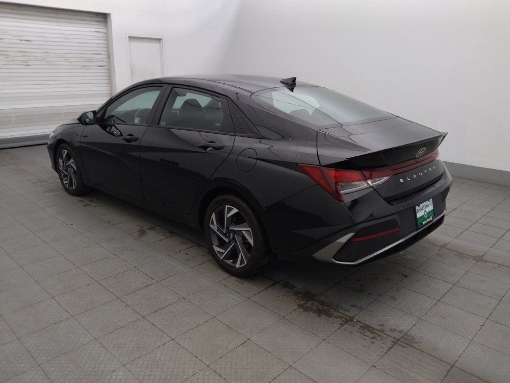 Used 2025 Hyundai Elantra Sport FWD image 3