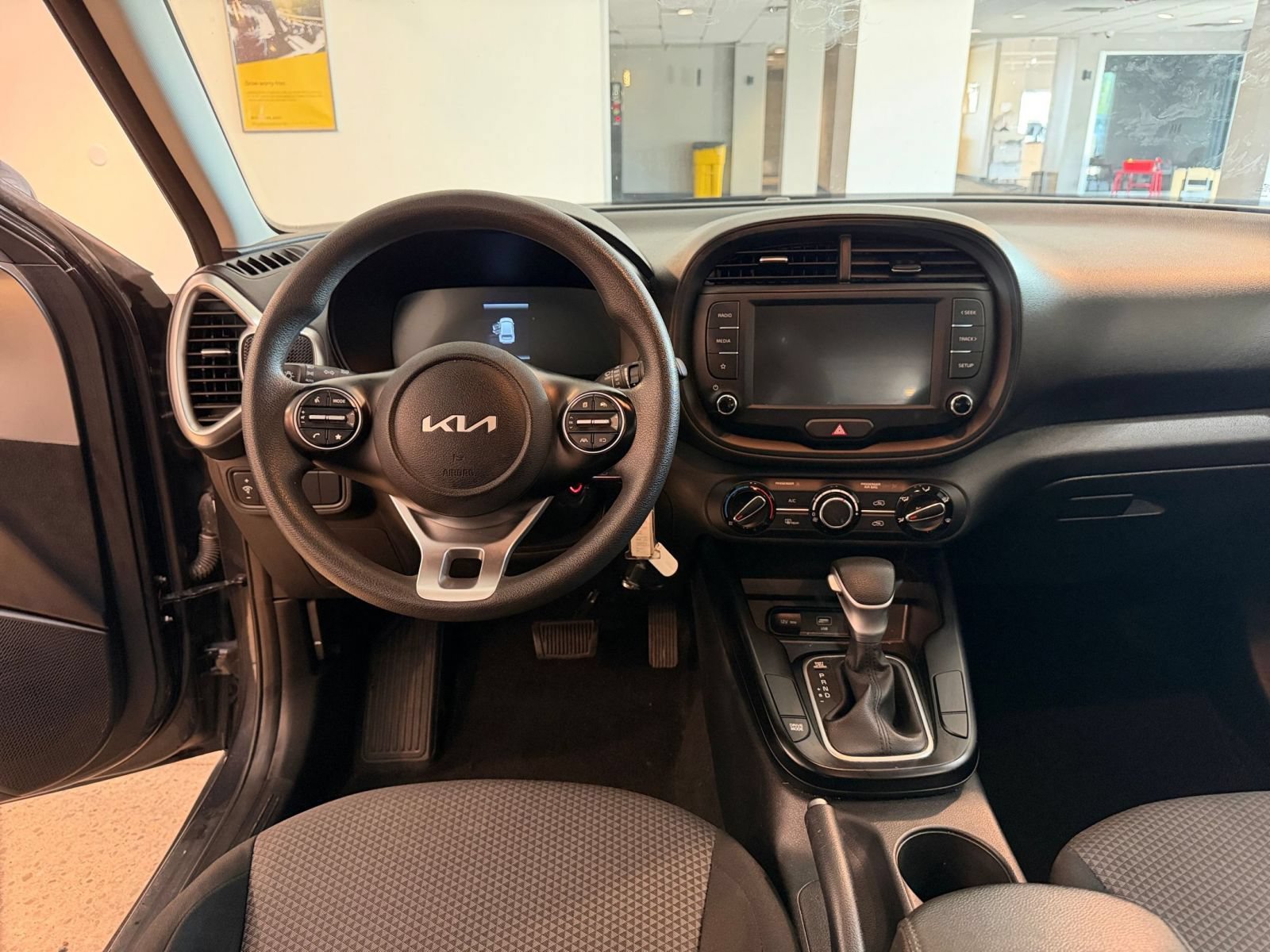 Used 2025 Kia Soul LX w/ LX Technology Package FWD image 33