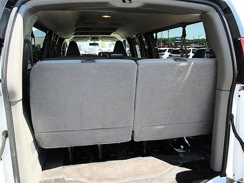 Used 2024 Chevrolet Express 3500 LS RWD image 6