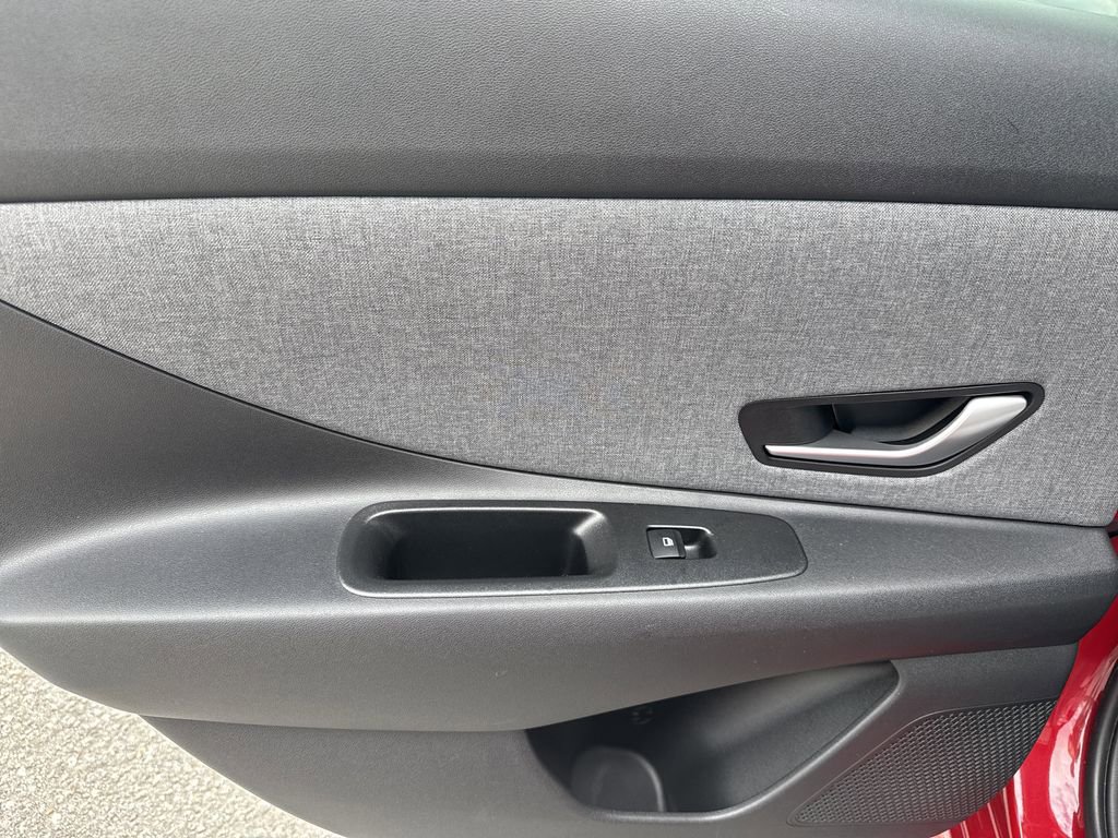 Used 2023 Hyundai Elantra Limited image 21