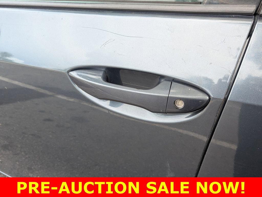 Used 2014 Toyota Corolla LE FWD image 19