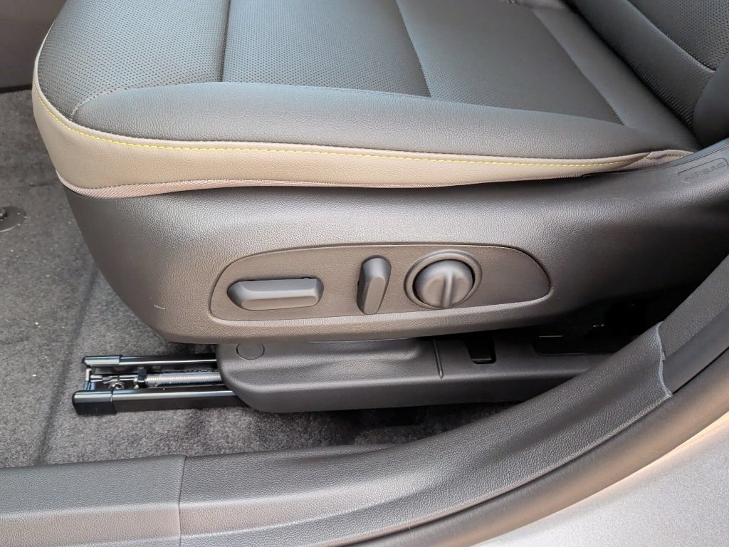 New 2026 Chevrolet Trax ACTIV w/ Sunroof Package FWD image 13