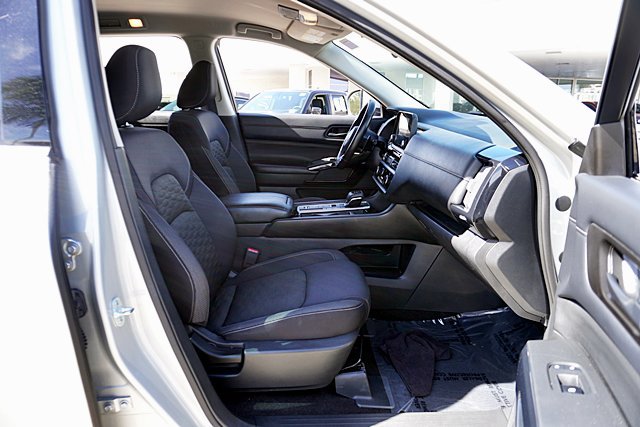 Used 2024 Nissan Pathfinder SV FWD image 18