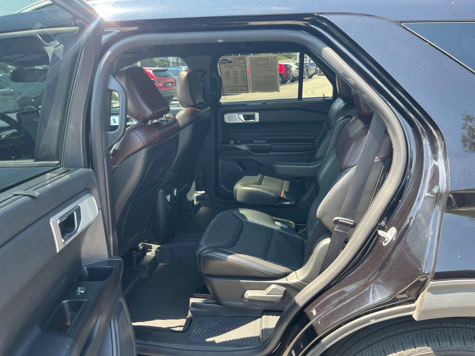 Used 2020 Ford Explorer Platinum w/ Premium Technology Package AWD/4WD image 30