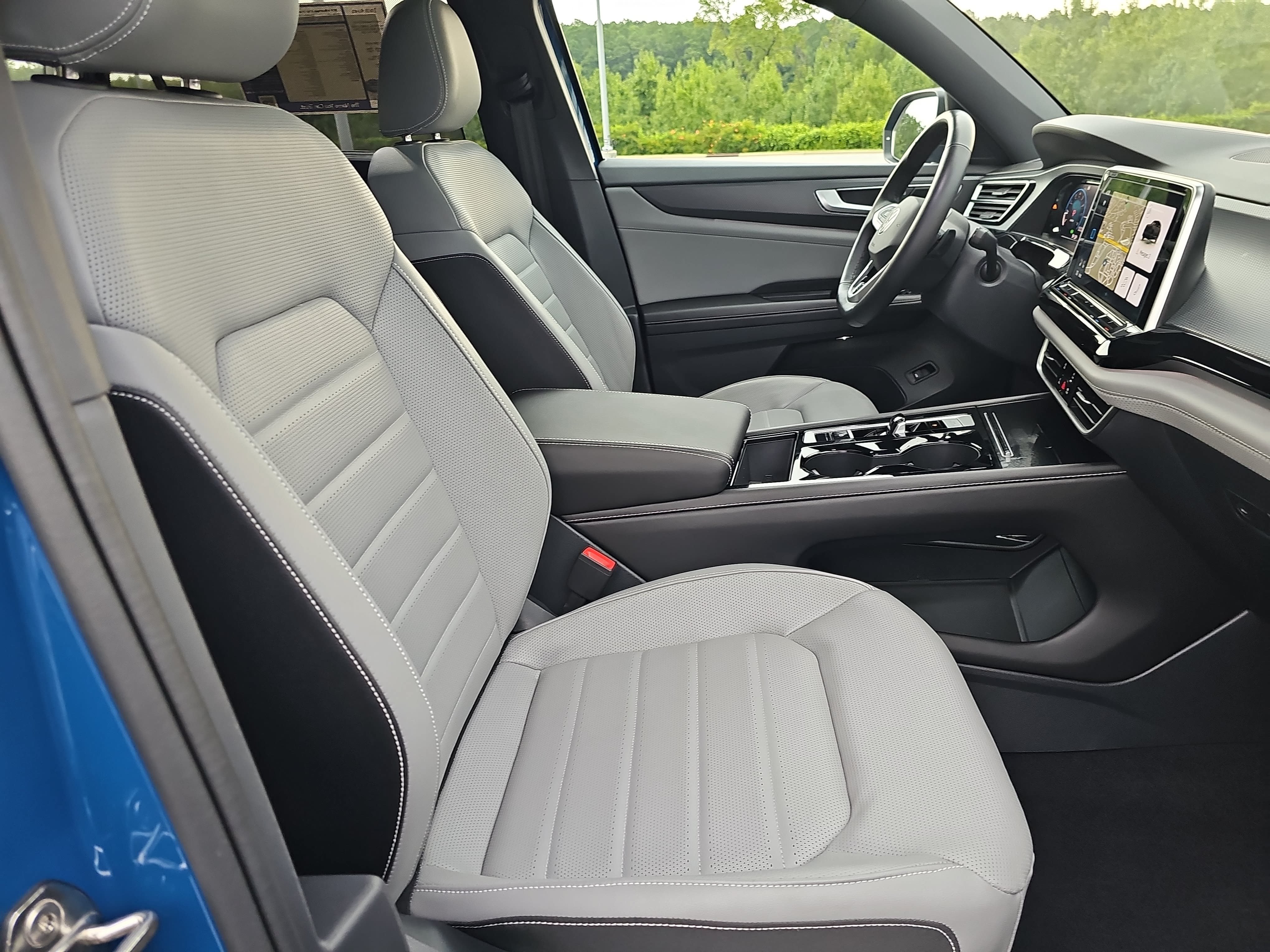 Used 2025 Volkswagen Atlas Cross Sport SEL R-Line AWD/4WD image 10