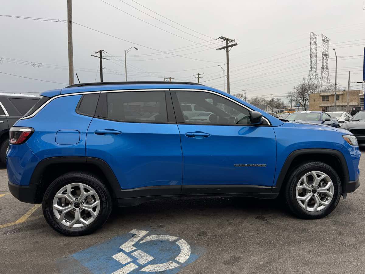 Used 2025 Jeep Compass Latitude image 4