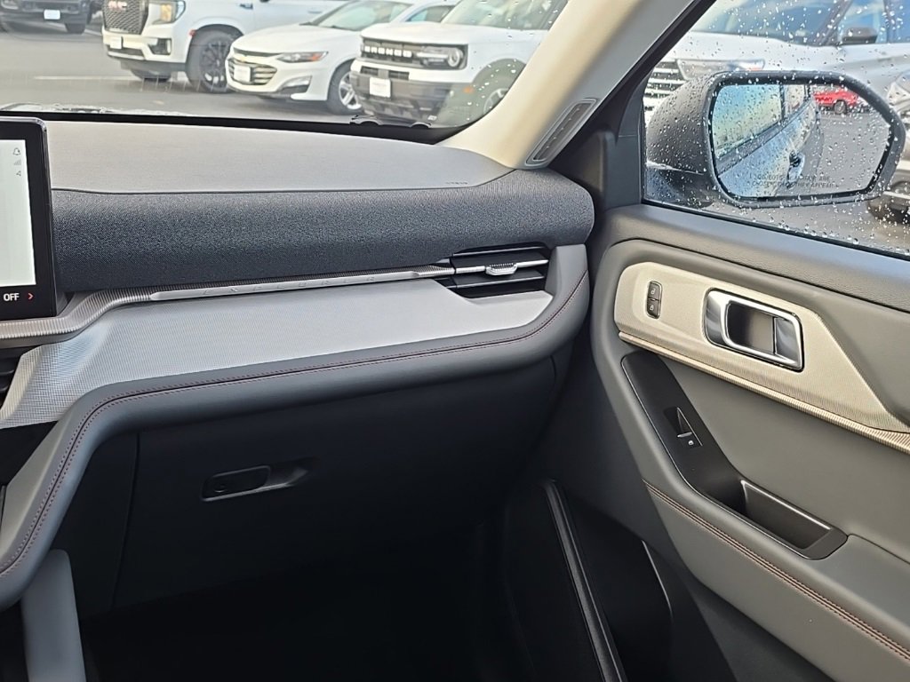 New 2026 Ford Explorer Active image 18