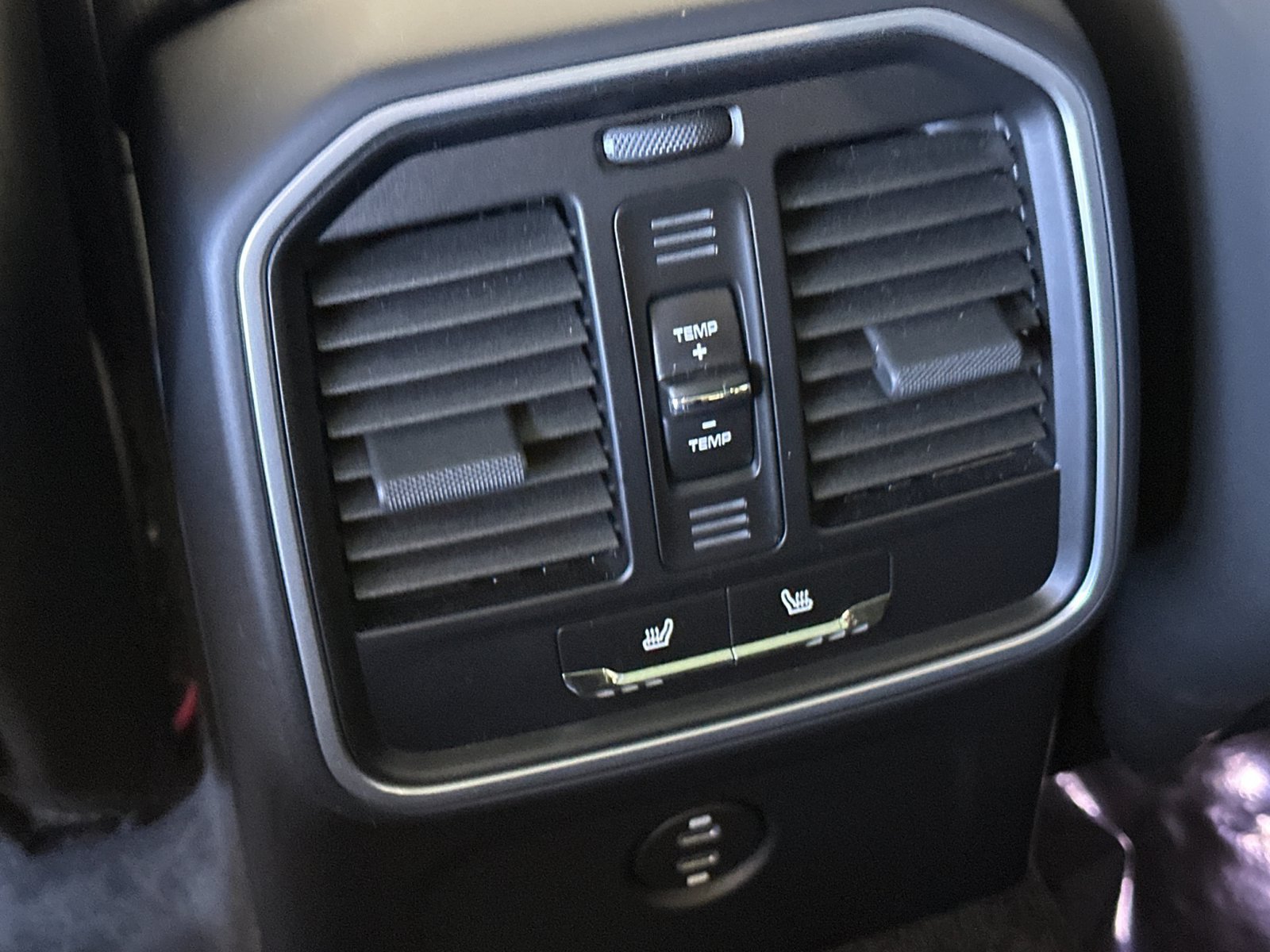 Certified 2026 Porsche Macan AWD/4WD image 15