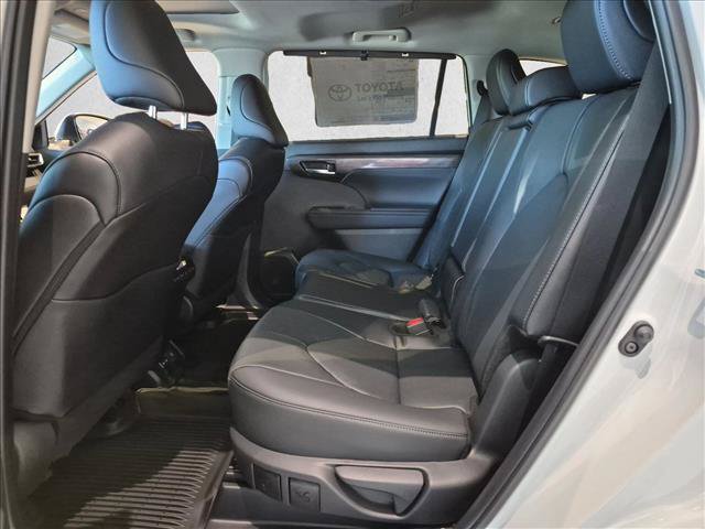 New 2026 Toyota Highlander Limited AWD/4WD image 15