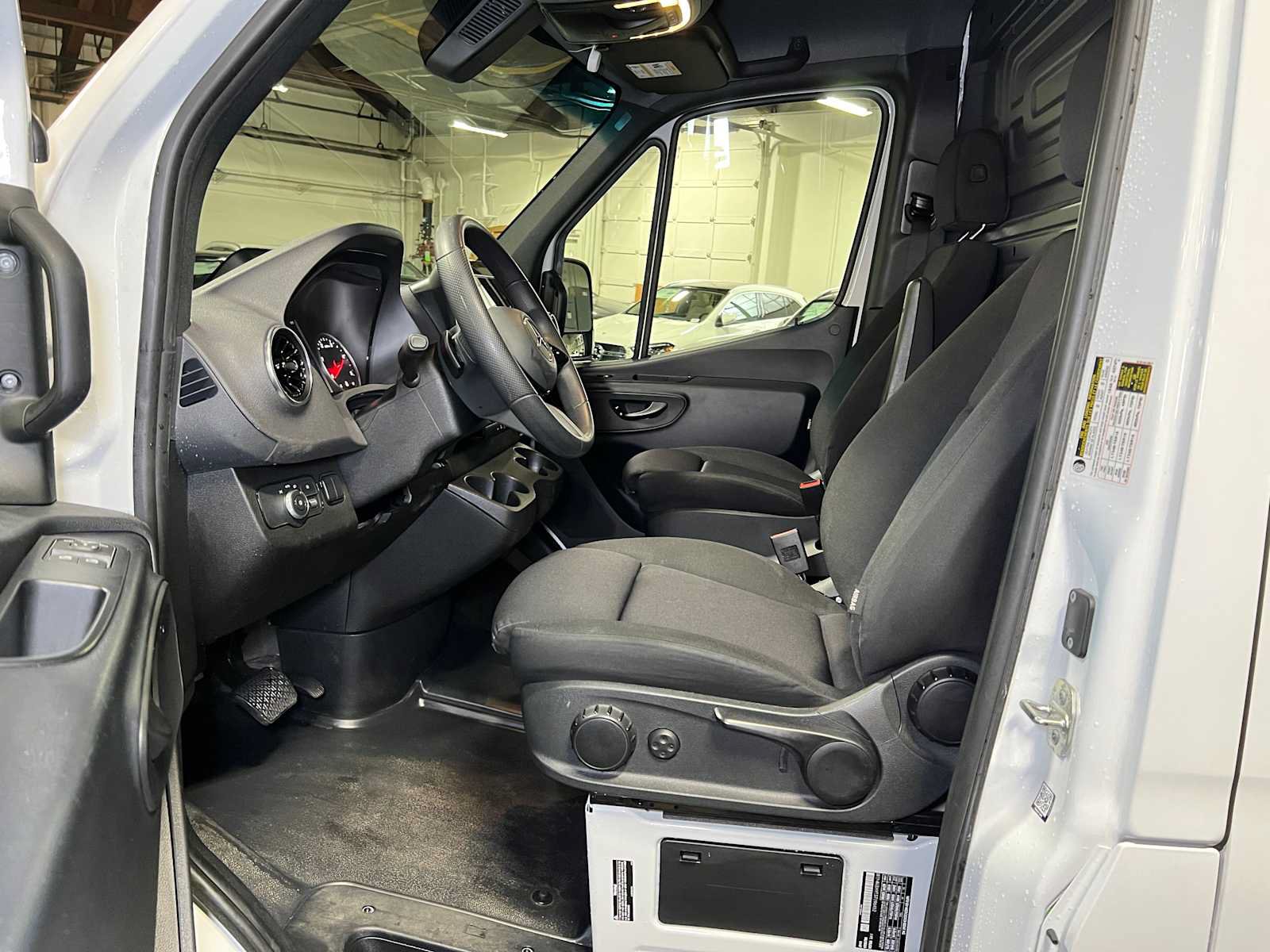 Used 2025 Mercedes-Benz Sprinter 2500 image 23