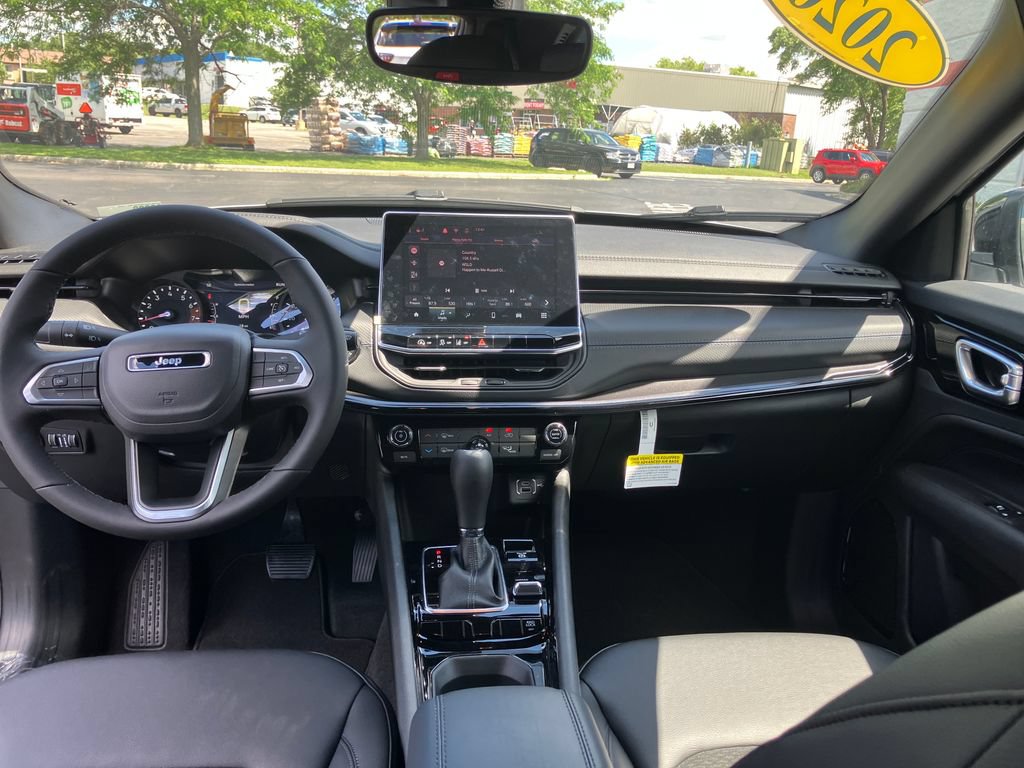 New 2026 Jeep Compass Latitude AWD/4WD image 15