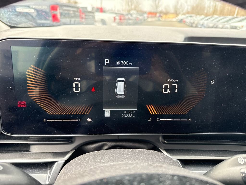 Used 2025 Kia Carnival image 24