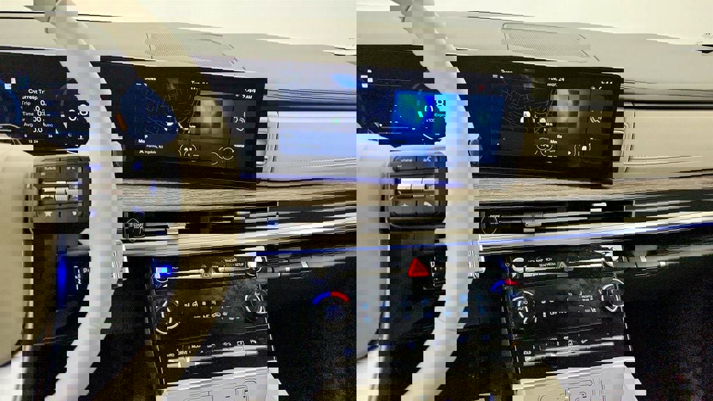 Used 2024 Hyundai Santa Fe Limited image 18