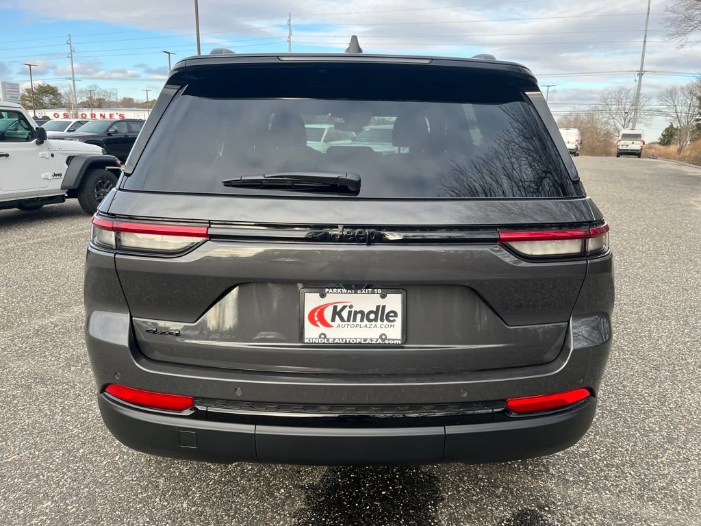 New 2025 Jeep Grand Cherokee Altitude image 26